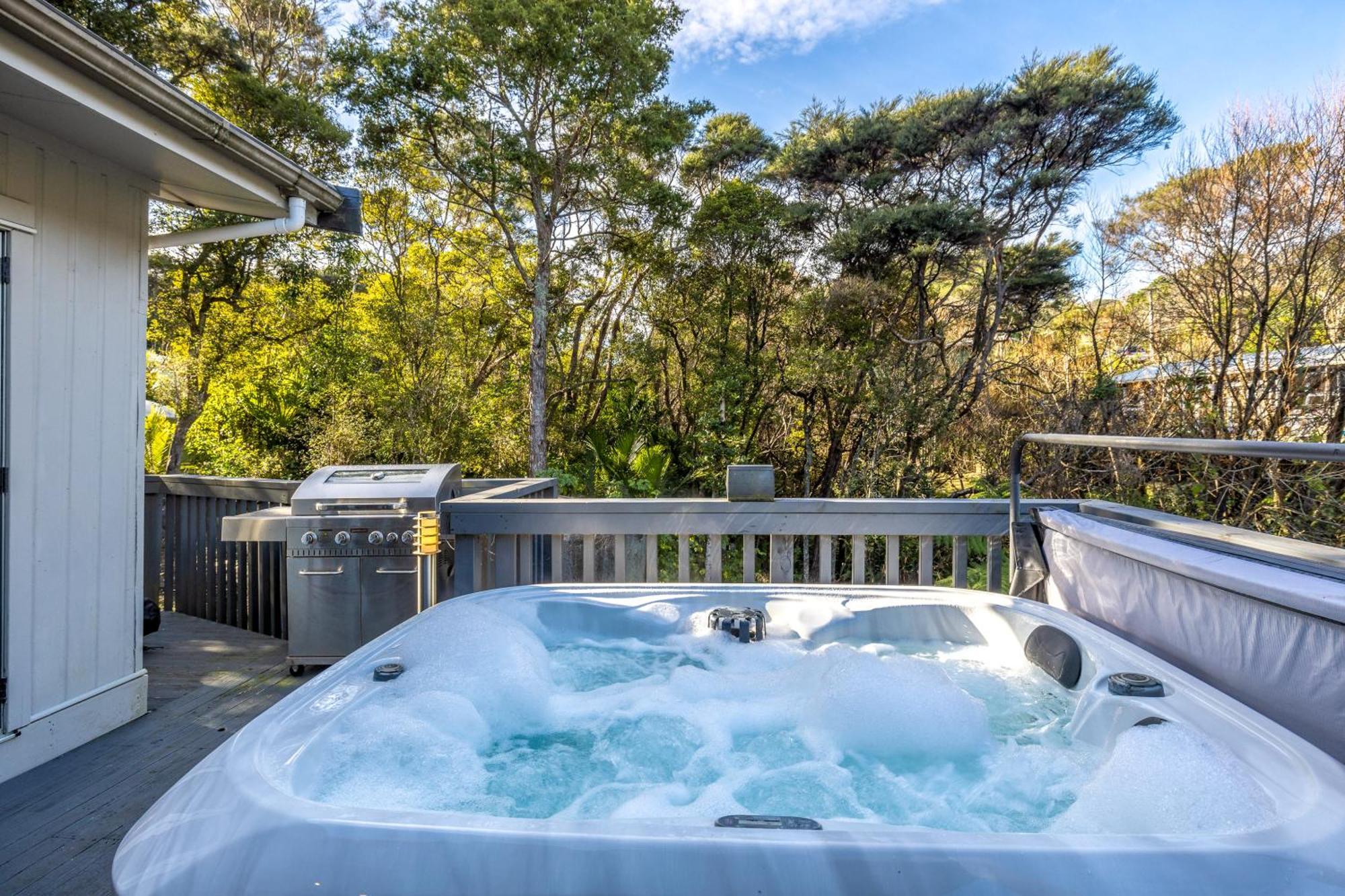 Island Sanctuary - Waiheke Holiday Home Ostend Exterior foto