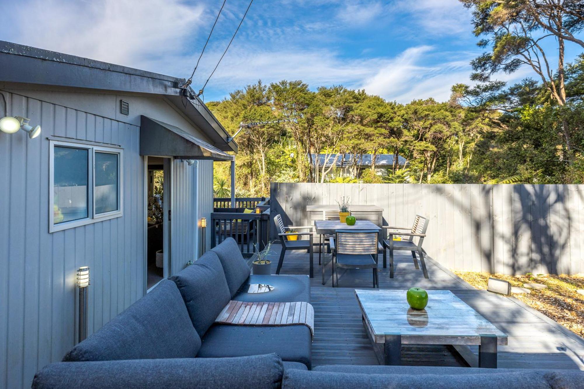 Island Sanctuary - Waiheke Holiday Home Ostend Exterior foto